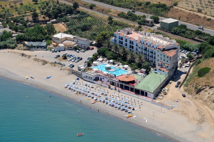 Hotel Costa Elisabeth Club 3*-Ciro' Marina-Calabria-Direttamente sul mare Jonio- PRENOTA PRIMA LA TUA VACANZA ENTRO IL 3 APRILE - SCONTO DEL 30%